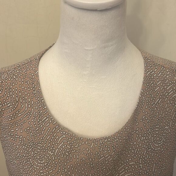 Rose & Olive tan white patterned sleeveless sheer blouse Size L EUC - Picture 3 of 10